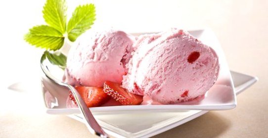 Клубничное йогуртовое мороженое