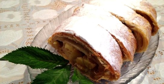 Слоеный штрудель с яблоками