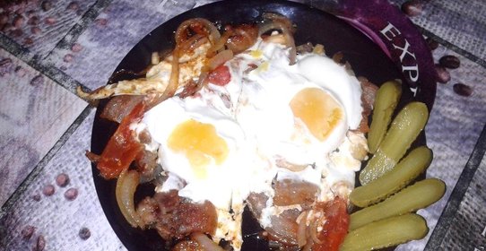 Глазунья на сале