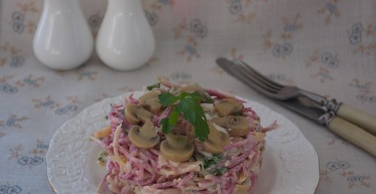 Салат с сыром и овощами