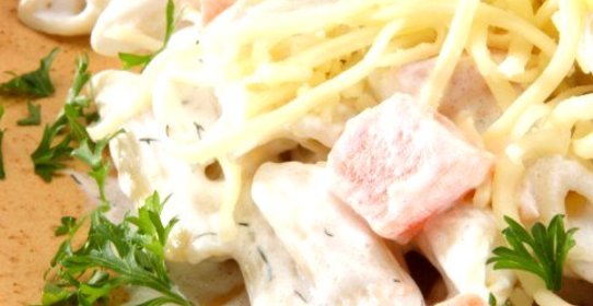 Салат с пастой и рыбой