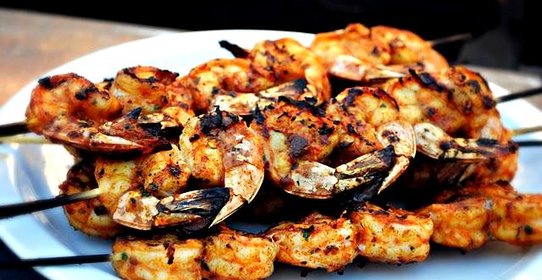 Шашлык из креветок в пряном соусе