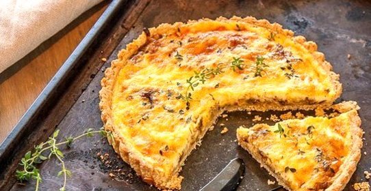 Золотистый луковый пирог