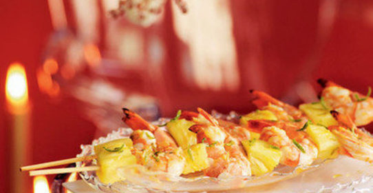 Шашлычки из креветок и ананаса