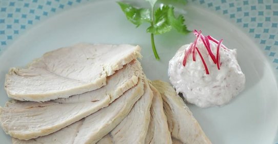 Холодная свинина с заправкой из редиса