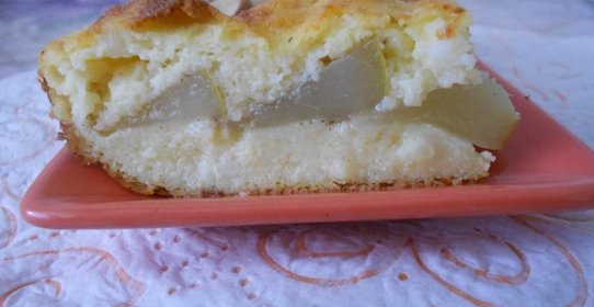 Творожно-манная шарлотка с грушей