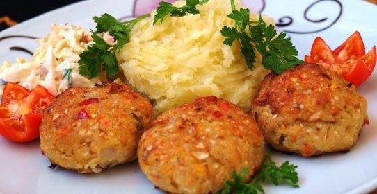 Котлеты из куриного фарша с овощами