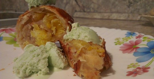 Штрудель с бананом и мандаринами