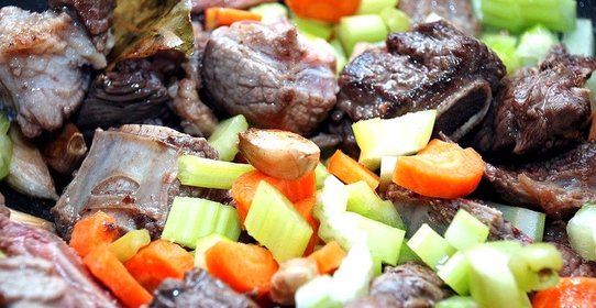 Говядина, тушеная с сельдереем