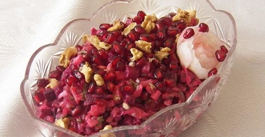 Салат из свеклы с гранатом и чесноком