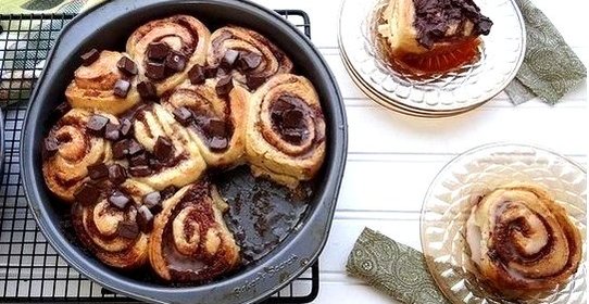 Шоколадные булочки с корицей