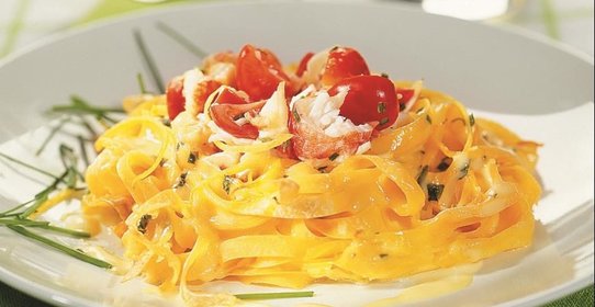 Гнезда из пасты с крабовым мясом