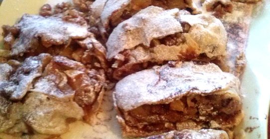 Яблочный штрудель с грецкими орехами