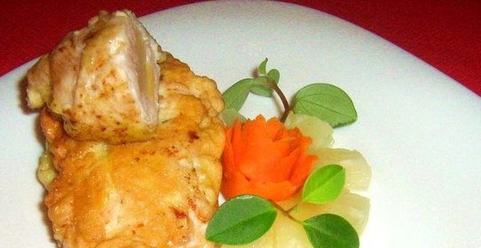 Куриные рулетики с ананасом и сыром