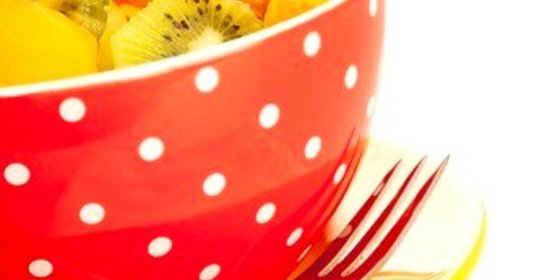 Легкий салат из ананаса и киви