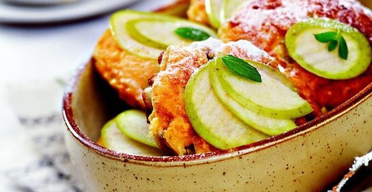 Фокачча с яблоками и изюмом