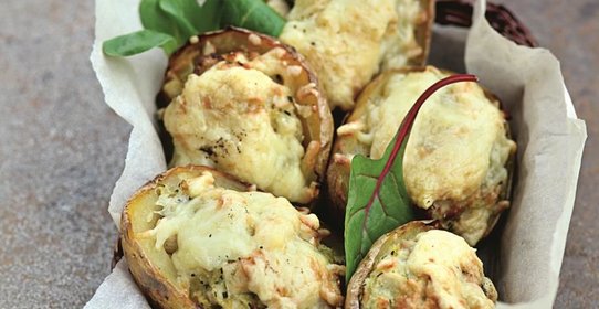 Запеченный картофель, фаршированный цесаркой