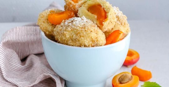 Картофельные кнедлики с абрикосами