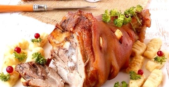 Свиная рулька с медово-горчичной корочкой