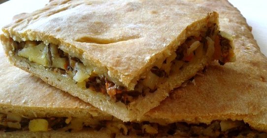 Пирог с грибной икрой и картошкой