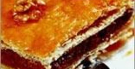 Пирог с бананово-ореховой начинкой из слоеного теста