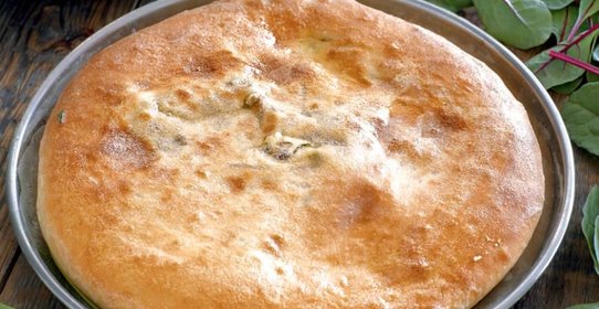 Пирог из листьев свеклы и свежего сыра