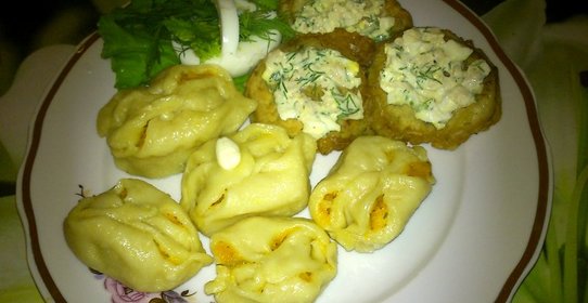 Кальмарные манты с кабачками