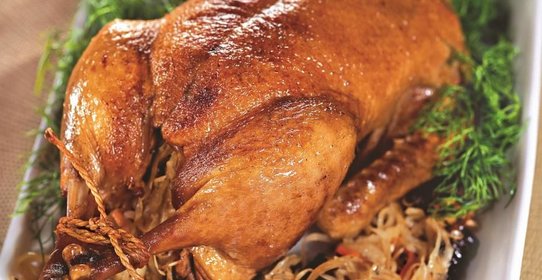 Утка с квашеной капустой, запеченная в пиве