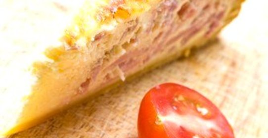 Пирог из слоеного теста с беконом по‑лотарингски