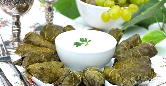 Фарш в виноградных листьях