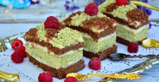 Пирожные бисквитные из шпината из микроволновки