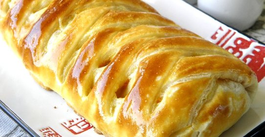 Пирог с рыбой из слоеного теста