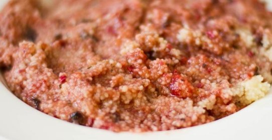 Кускус с куриными грудками-грилль и сливовым чатни