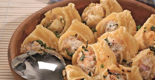 Конкильони с крабовым мясом