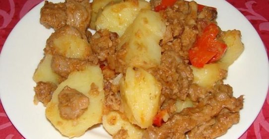 Гуляш с картошкой