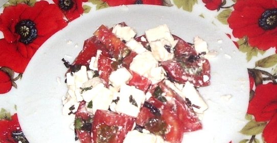 Салат с сыром фета