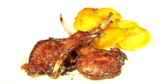 Отбивные на косточке с картошкой