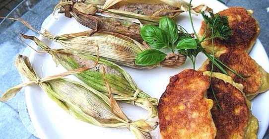 Рубленное мясо по‑мексикански в кукурузных листьях