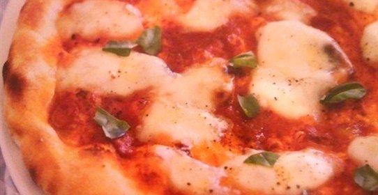 Пицца «Маргарита» на хрустящем тесте