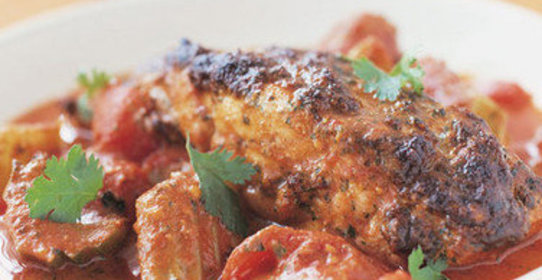 Рыба под соусом шермула с сельдереем и помидорами