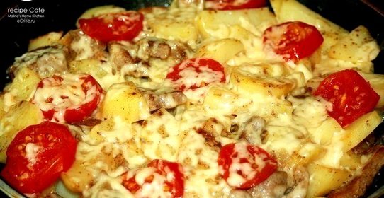 Свинина с картофелем, запеченная под сыром на сковороде «по-французски»