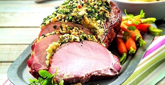 Запеченная свинина с ореховой корочкой