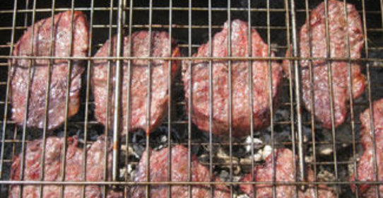 Говядина в соевом соусе, розмарине и вине