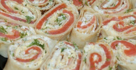 Блинные рулетики с семгой