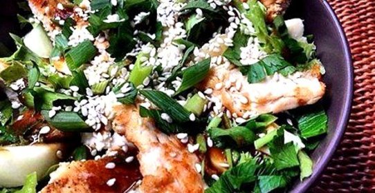 Салат из куриной грудки с дыней