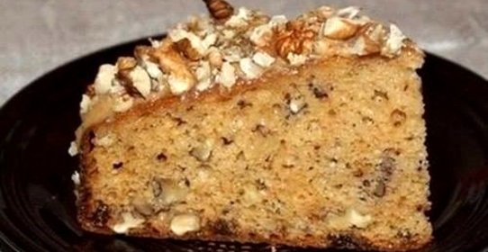 Пирог с грецкими орехами, изюмом и коньяком