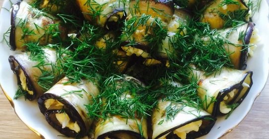 Рулеты из баклажанов с сыром