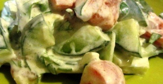 Летний овощной салат со сметаной