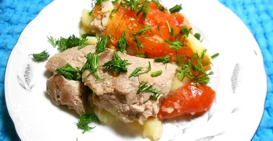 Свинина с помидорами и картофелем в мультиварке