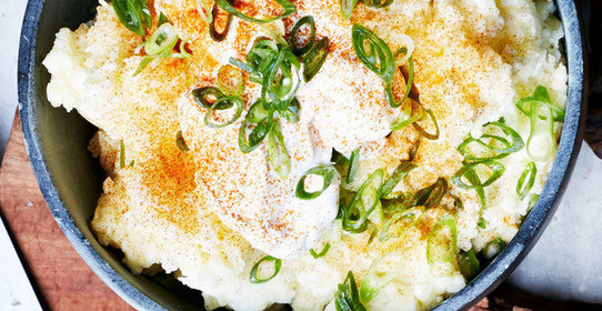 Картофельное пюре со сметаной и зеленым луком